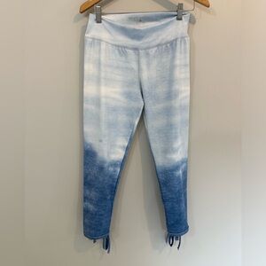 Simply Southern Bow Back Leggings. Large